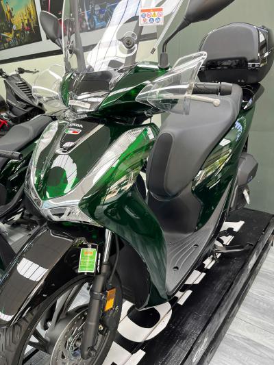 Khơi Dậy Tinh Thần Lễ Duyệt Binh – Rộn Ràng Đón Sinh Nhật Bác Hồ Cùng Xe SH 125i/150i Vetro Nhập Italia